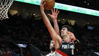 שחקן פורטלנד טרייל בלייזרס דני אבדיה מול שחקן קליבלנד קאבלירס דין ווייד