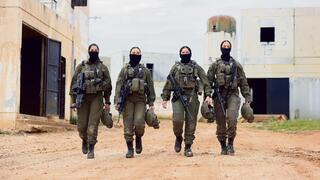 הצוות הרפואי הבכיר (מימין לשמאל): סמל ש', סגן ד"ר ע', סמל נ' וסמ"ר ג'