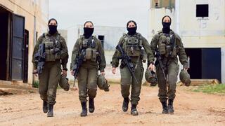 הצוות הרפואי הבכיר (מימין לשמאל): סמל ש', סגן ד"ר ע', סמל נ' וסמ"ר ג'