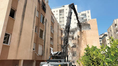 "הממשלה טרם יצאה במהלך משמעותי". הריסה בפרויקט התחדשות עירונית של קבוצת אלמוג