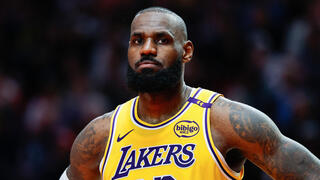 שחקן לוס אנג'לס לייקרס לברון ג'יימס