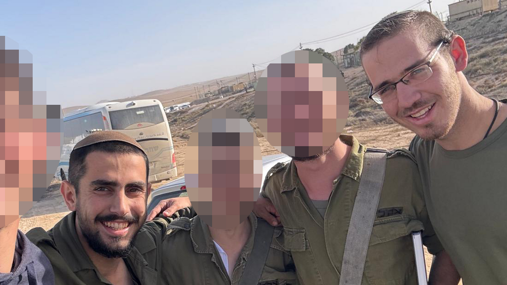 מימין: מתנאל ליסנר, שני משמאל: אפרים יכמן ז"ל