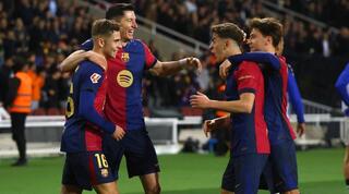 רוברט לבנדובסקי חוגג את השלישי עם חבריו