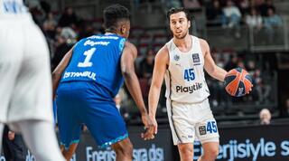 תמיר בלאט עם הכדור