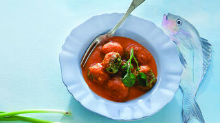   קציצות דגים ברוטב עגבניות