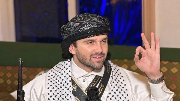 כוכב רשת אנטישמי ג'קסון הינקל ביקור ב תימן חות'ים