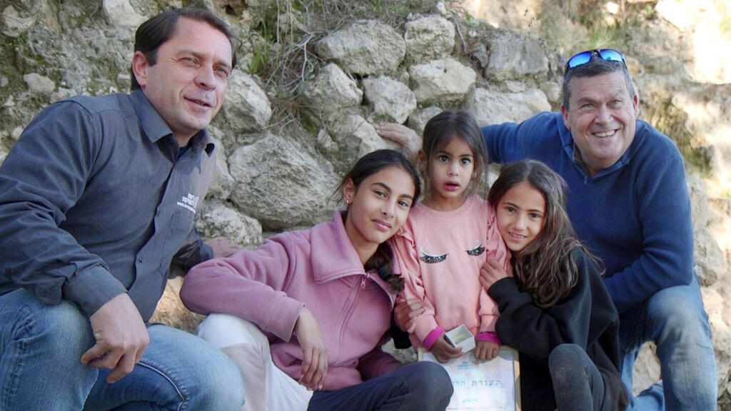 Ziv with her family and Prof. Oded Lipschits