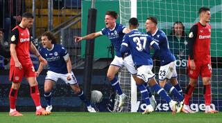 ארמיניה בילפלד חוגגת, לברקוזן המומה