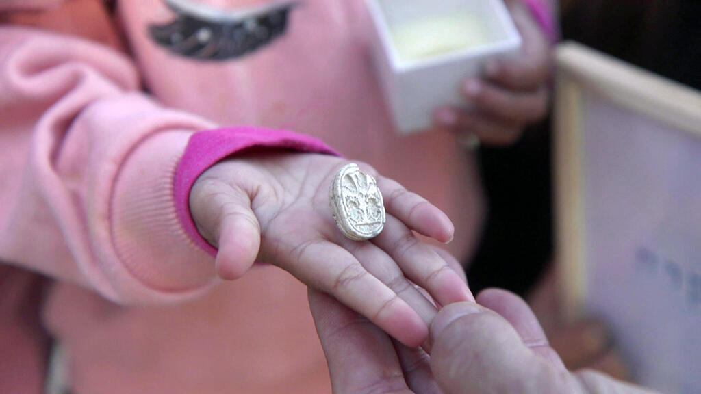 The seal in the hand of 3.5-year-old Ziv