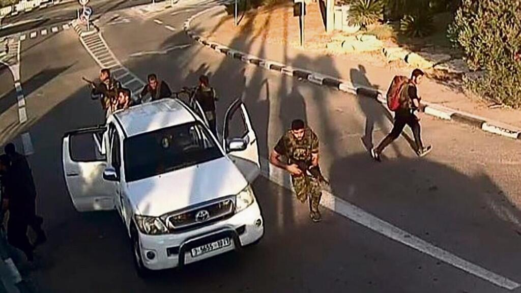 Hamas terrorists on October 7 (Photo: Screenshot) מחבלי נוח'בה ב־7 באוקטובר