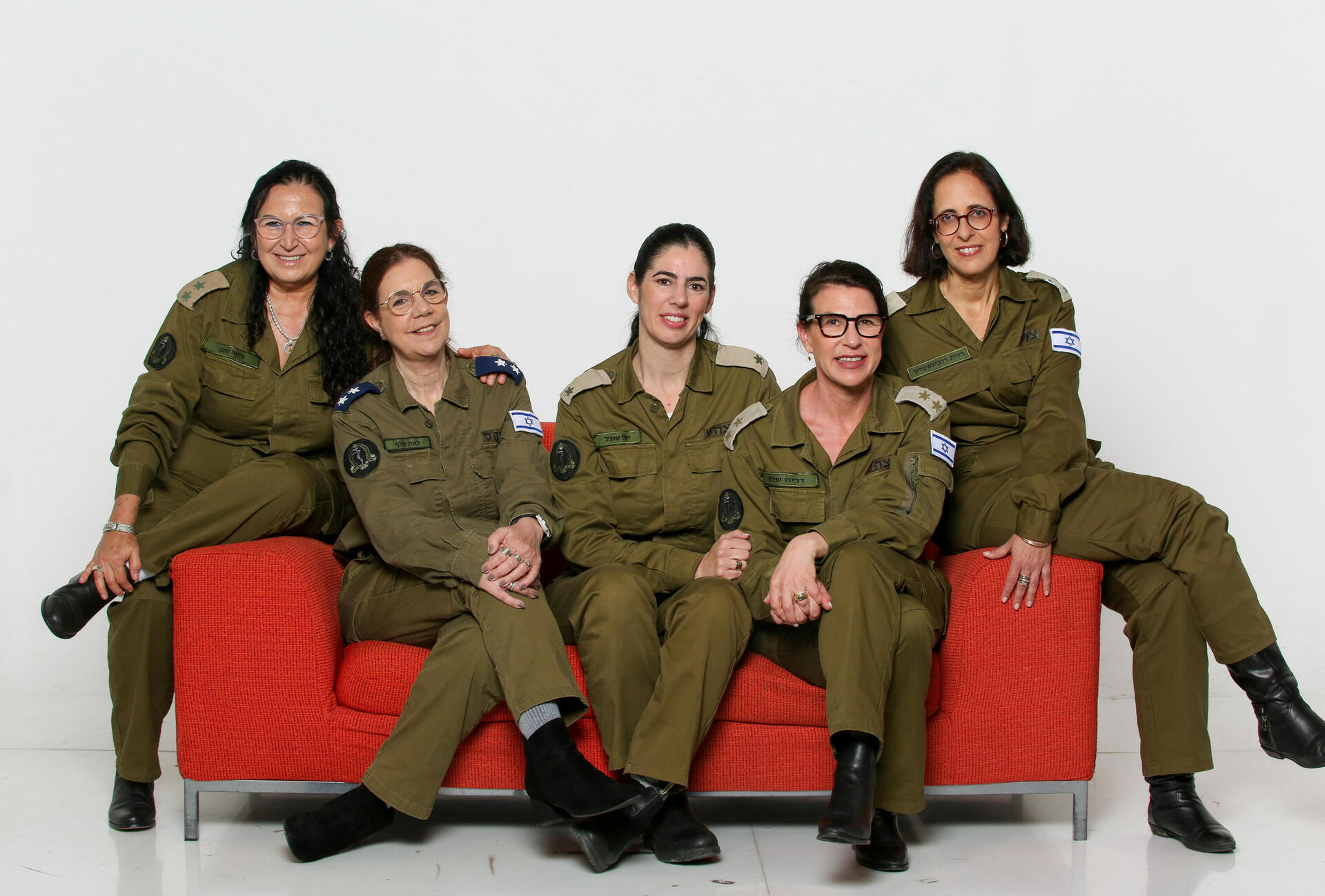 קב"ניות בחוד החנית. רוית רובינשטיין (מימין), דריה שלו, יעל שובל-צוקרמן, לאה שלף ועליזה דולב  