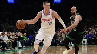 טיילר הירו מול דריק ווייט