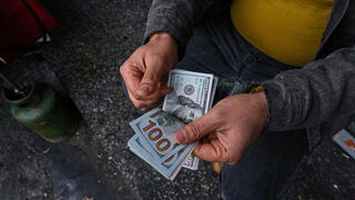 Iranian rial hits record low in exchange against the dollar 