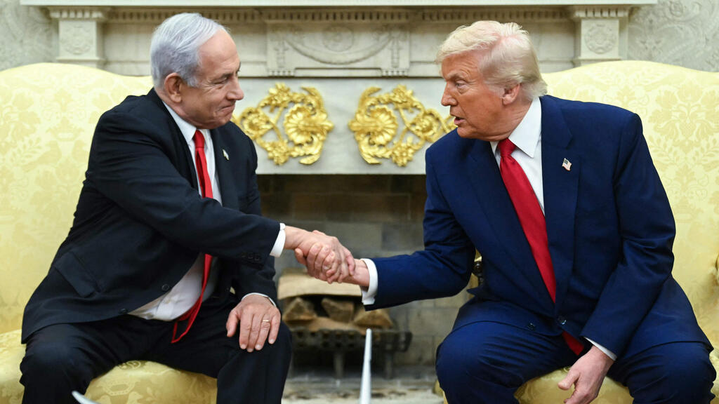 Prime Minister Benjamin Netanyahu and US President Donald Trump will meet at the White House for the 4th time (Photo: Saul Loeb/ AFP) ראש הממשלה בנימין נתניהו ונשיא ארה"ב דונלד טראמפ בחדר הסגול