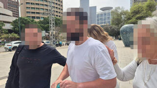 המאמן החשוד באונס שוחרר למעצר בית