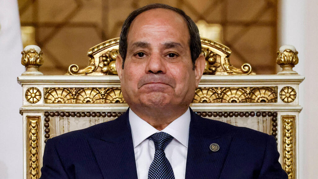 פגישתם של מקרון א-סיסי ועבדאללה בקהיר