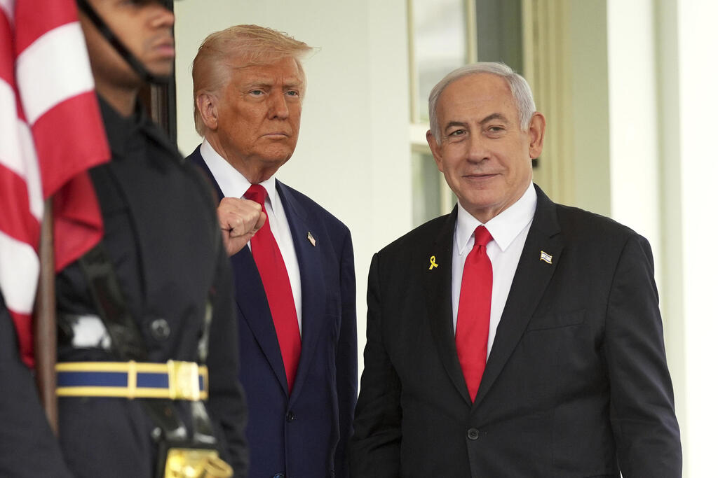 ראש הממשלה בנימין נתניהו מגיע לפגישתו עם דונלד טראמפ בבית הלבן