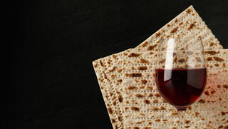 מצות וכוס יין