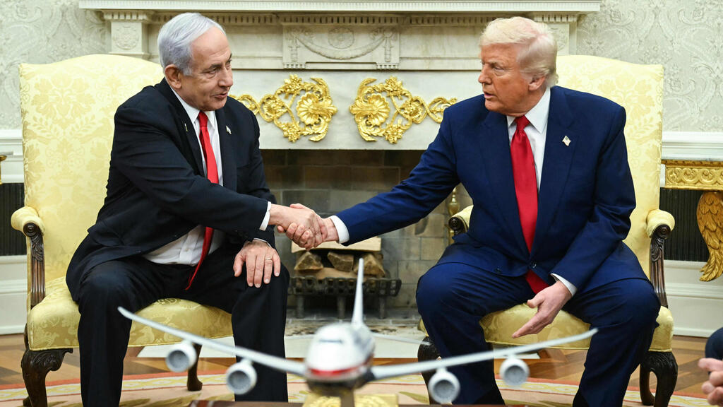 Benjamin Netanyahu and Donald Trump (Photo: Saul Loeb/ AFP) ראש הממשלה בנימין נתניהו ונשיא ארה"ב דונלד טראמפ בחדר הסגול