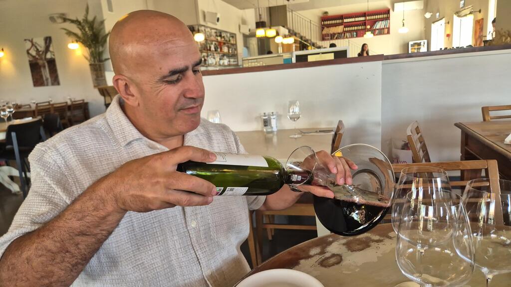 טעימת יין במסעדת כרמים