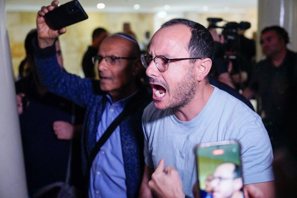 מתן אשר,  בן דודו של סמל ראשון עמית בונצל מחוץ לדיון בבג"ץ בעתירות לפיטורי ראש השב"כ רונן בר