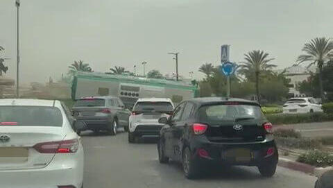 התהפכות אוטובוס ברחוב לוי אשכול בראשון לציון