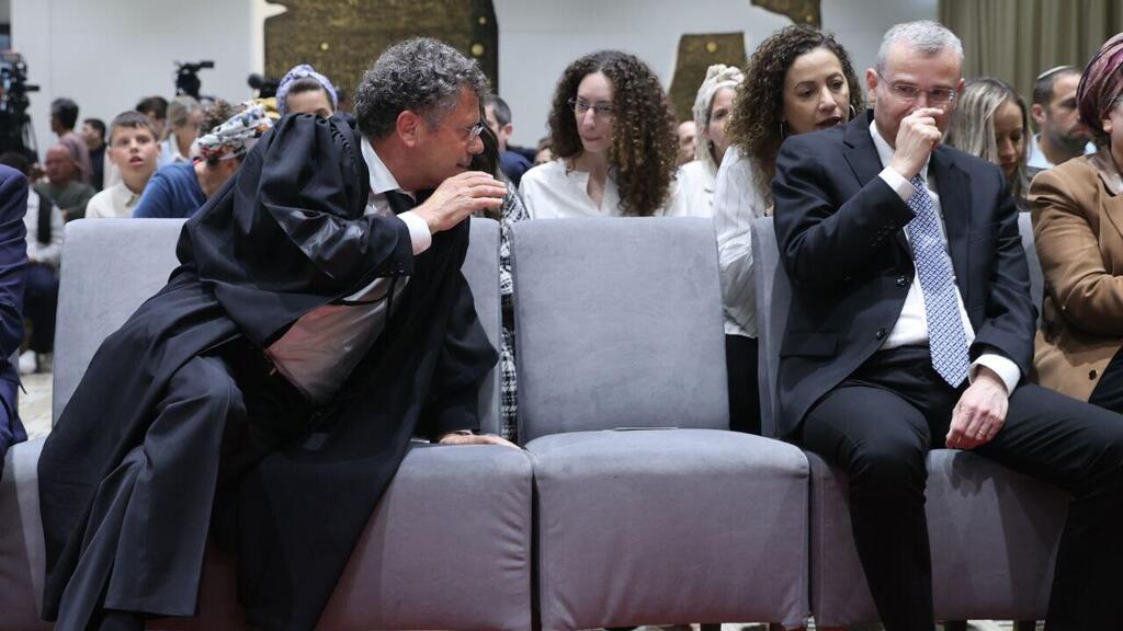 יריב לוין מתעלם מיצחק עמית