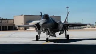 "פרנקנג'ט" מטוס קרב מדגם F-35 שהורכב משרידי מטוסים שהתרסקו אחרי נחיתה בבסיס ב יוטה ארה"ב חיל האוויר האמריקני