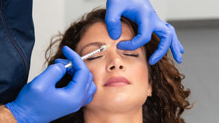 הזרקת בוטוקס בידי רופא 