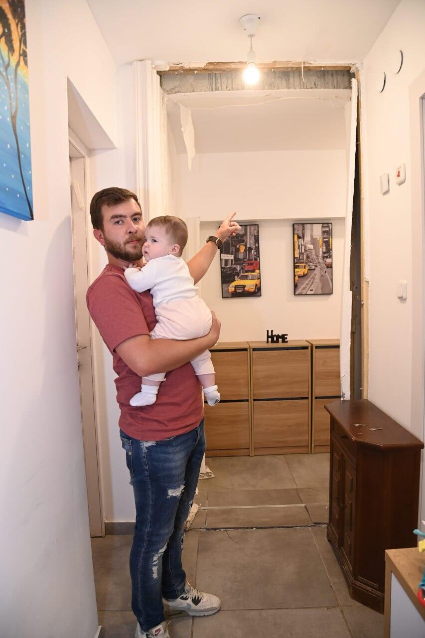 נזקים כתוצאה מהזנחה בבתים של תושבי כיסופים המפונים ליישוב עומר