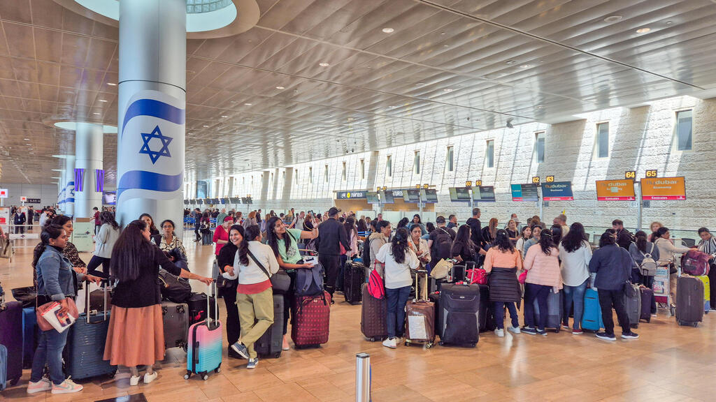 נתב"ג בחול המועד