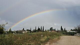 קשת בענן במושב כפר הס