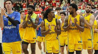 שחקני מכבי ת"א מאודים לקהל