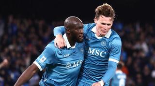 סקוט מקטומיניי ורומלו לוקאקו במשחק ענק