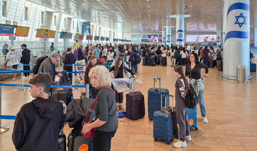 נתב"ג בחול המועד