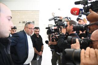 איתמר בן גביר בביהמ"ש המחוזי בלוד - דיון הארכת מעצרו של איש שב"כ החשוד שהדליף מידע סודי לעיתונאים ולשר שיקלי