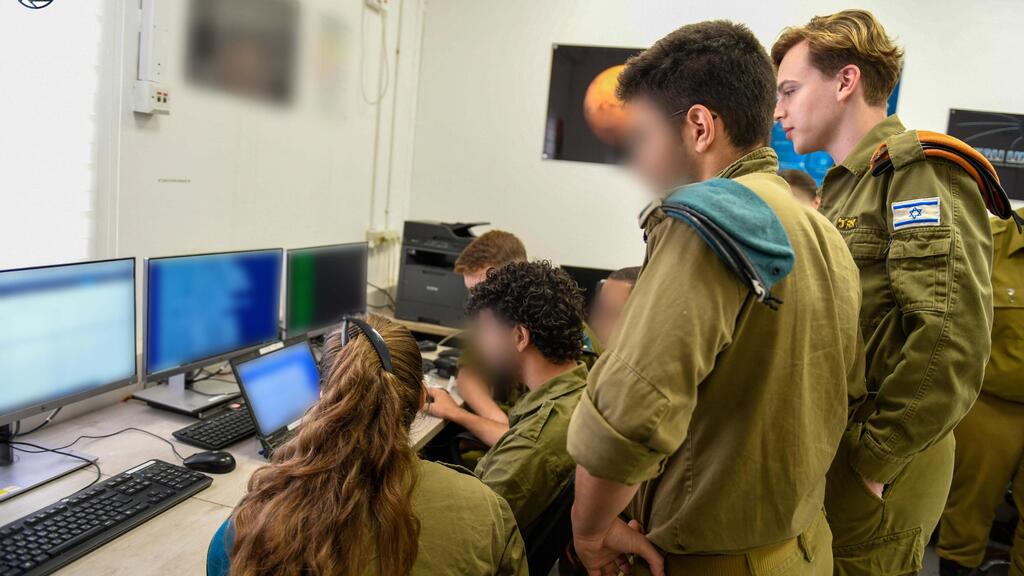 חיילי מדור מצפ"ן, "נבחרים בפינצטה"