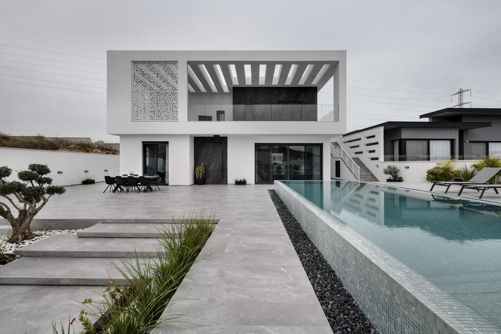 The pool (Photo: Oded Smadar) הבית בשדרות, עיצוב: מקס ואלי קינן, אדריכלות ועיצוב פנים