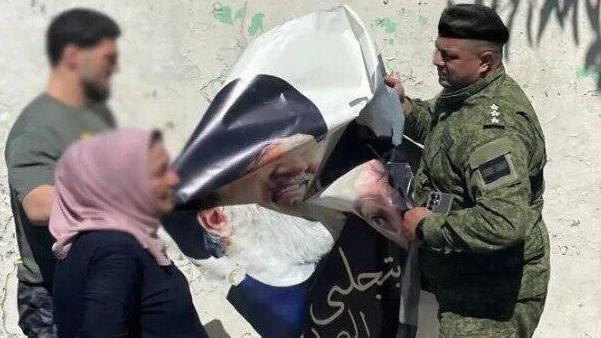 הסרת תמונות של נסראללה וסאל אל-ערורי מרחובות ביירות