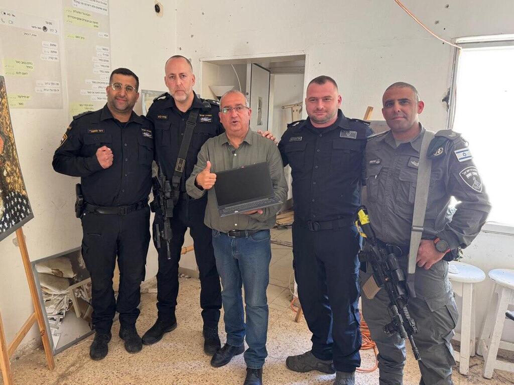 המחשב של סיון אלקבץ ז"ל מוחזר לביתה בשכונת הדור הצעיר בכפר עזה לאחר שנגנב