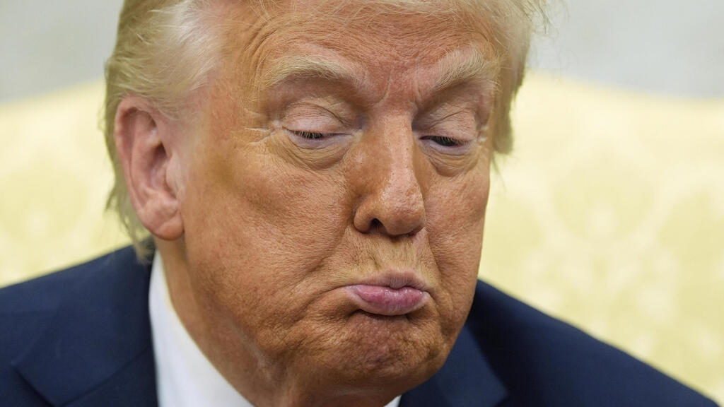 דונלד טראמפ בחדר הסגלגל