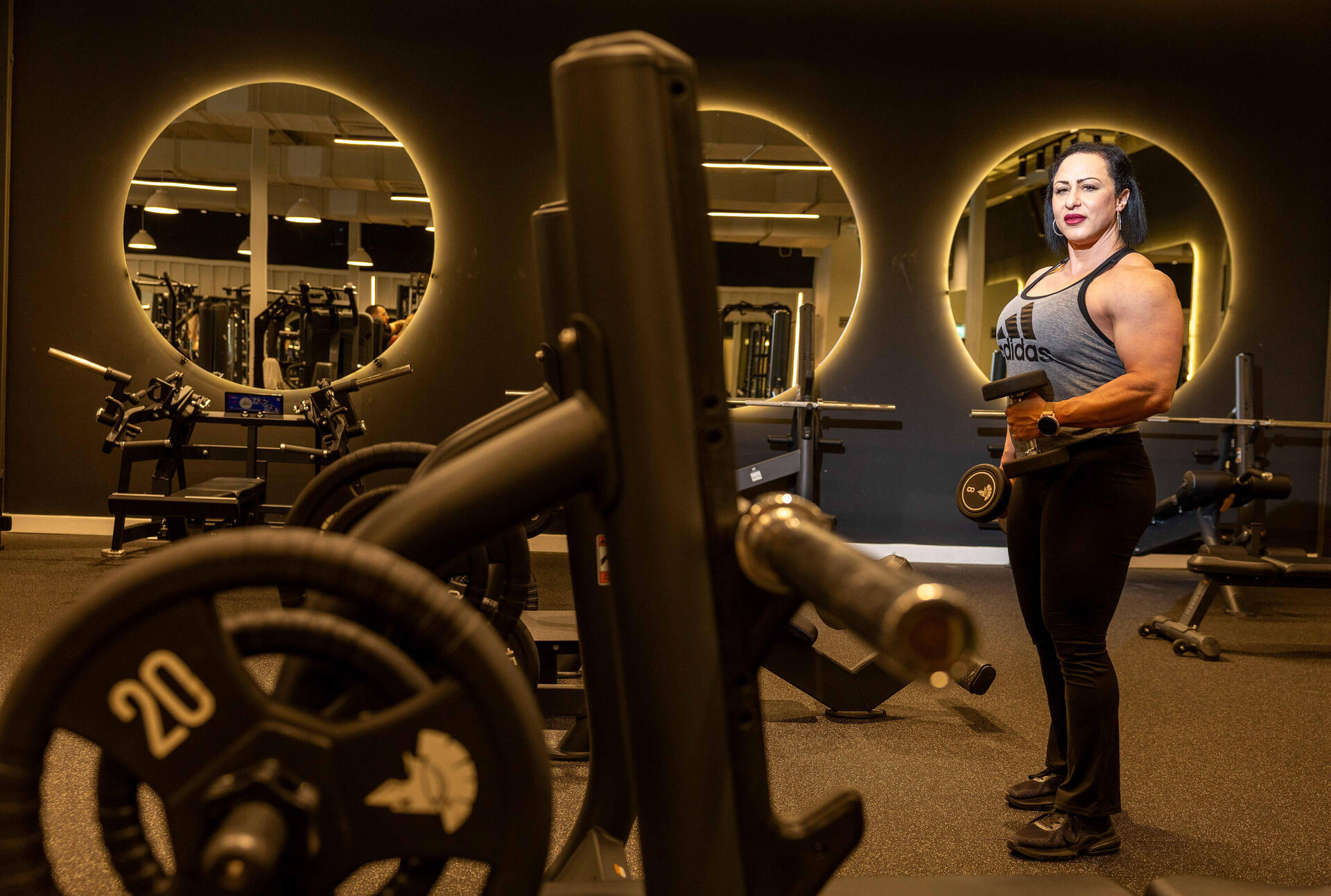 חגית סינדליס הייתה רואת-חשבון עד לפני שבע שנים. היום היא בודי-בילדרית  