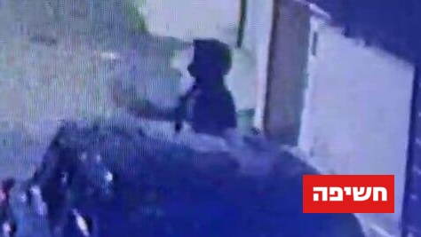 תיעוד של זריקת הרימון לעבר ביתו של ראש מועצת מרום הגליל