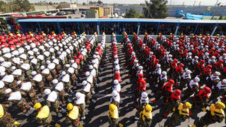  מצעד צבאי באיראן לציון יום הצבא הלאומי, בהשתתפות הנשיא פזשכיאן