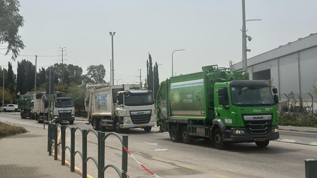 משאיות בדרך לחירייה