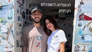 שורד השבי אלי-ה כהן  מתפלל במיגונית ממנה נחטף
