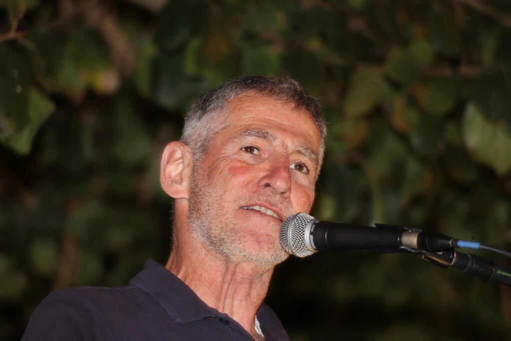 הפגנה בכיכר הבימה בעקבות התצהיר של רונן בר