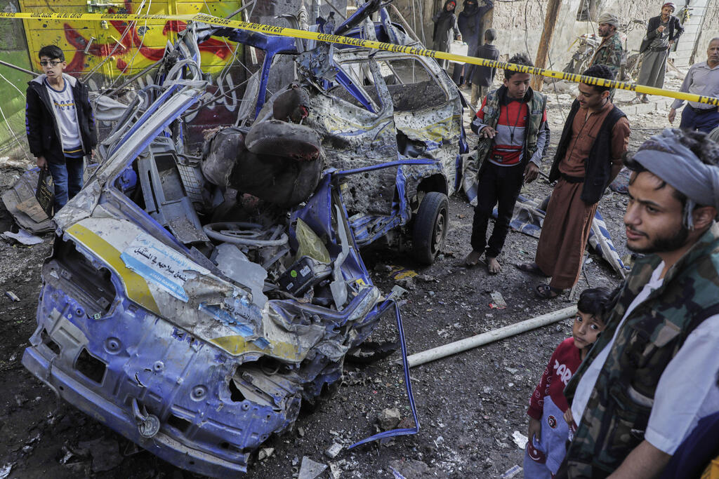 Aftermath of US strike on Houthi target in Sanaa, Yemen (Photo: REUTERS/Khaled Abdullah, AP Photo) זירת תקיפה ב צנעא תימן