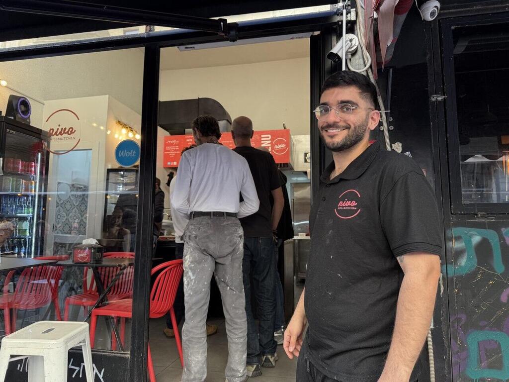 החזיר את ההורים לארץ וגם את השווארמה. ז’אן. 