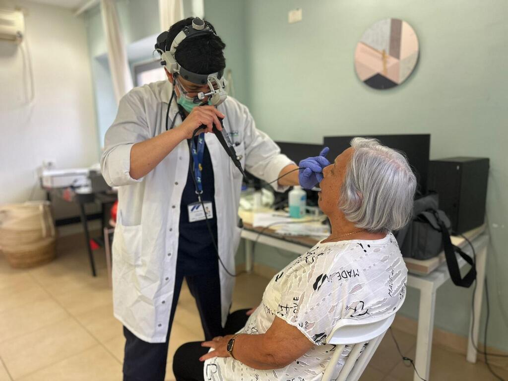 שורדי שואה זוכים לטיפול ממתנדבי עמותת "למענם – רופאות ורופאים למען שורדי השואה"
